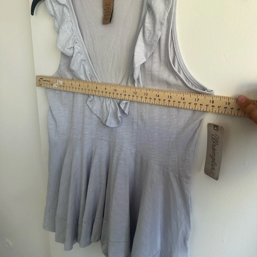 Wrangler Light Gray Ruffle V-Neck Tank Top - Picture 9 of 9